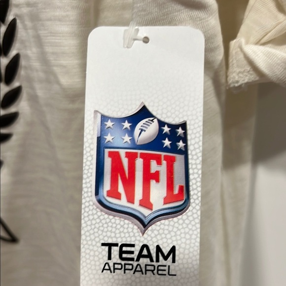 Raiders Graphic Official NFL T-Shirt in Cream - Picture 6 of 7